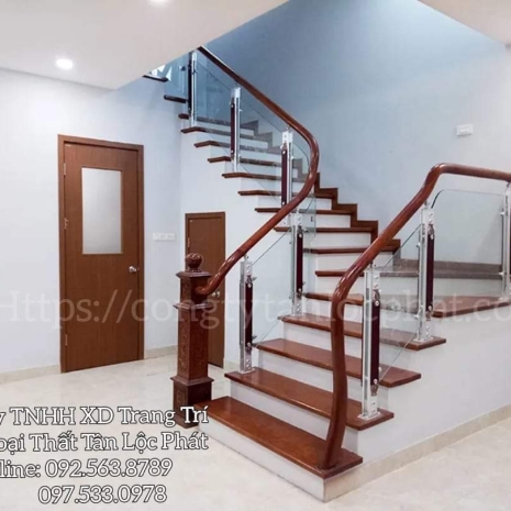 Cầu Thang Gỗ Kính Cường Lực Tay Vuông