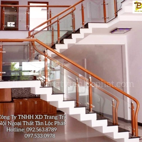 Cầu Thang Gỗ Chất Lượng Kính Cường Lực Tay Tròn