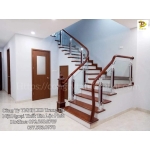 Cầu Thang Gỗ Kính Cường Lực Tay Vuông