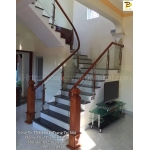 Cầu Thang Gỗ Kính Cường Lực Tay Tròn