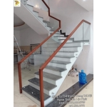 Cầu Thang Gỗ Kính Cường Lực Tay Vuông Giá Tại Xưởng