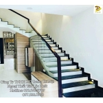 Cầu Thang Gỗ Kính Cường Lực Tay Vuông 2