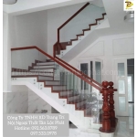 Cầu Thang Gỗ Kính Cường Lực Đẹp Tay Tròn